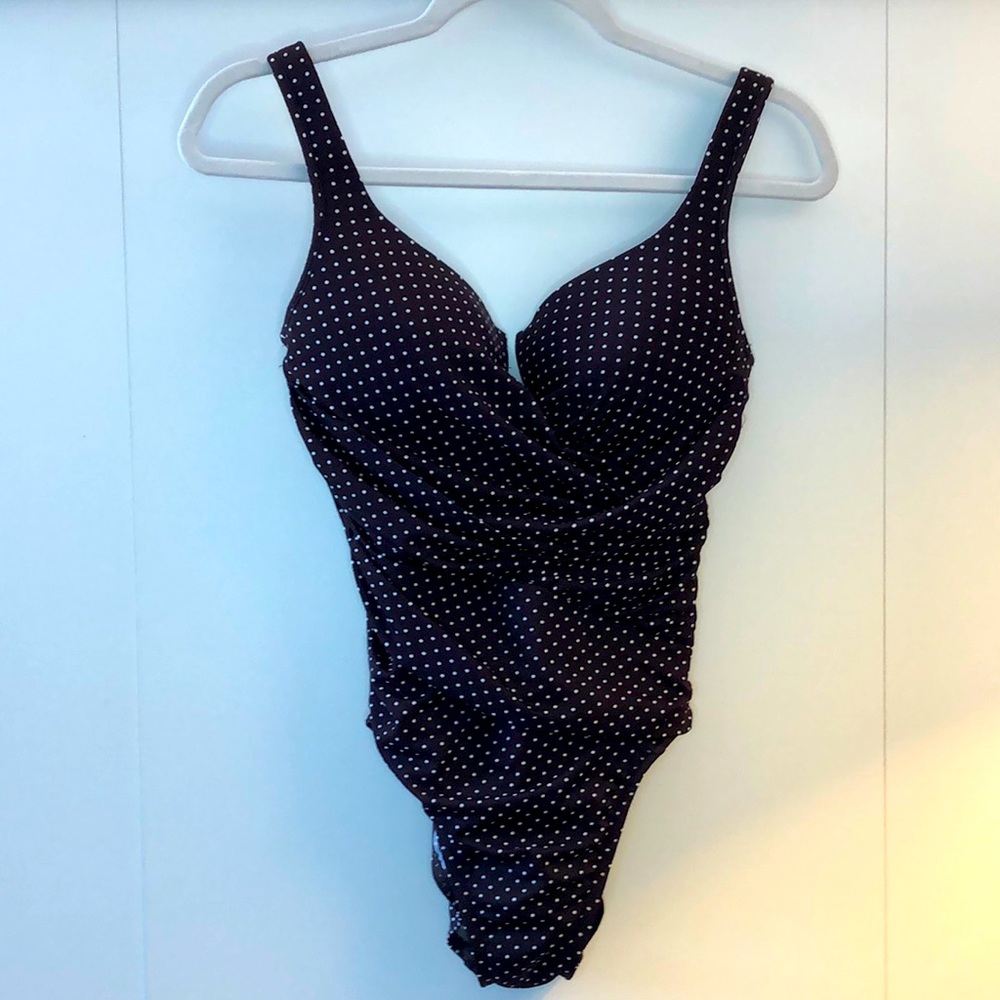Polka Dot swimsuit LIKE NEW! Sz.Small, cross over, underwire cups for support💃🏻